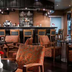 Hotel Moevenpick Airport ****